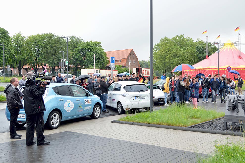 Zahlreiche Besucher interessierten sich für die elektronischen Fahrzeuge.